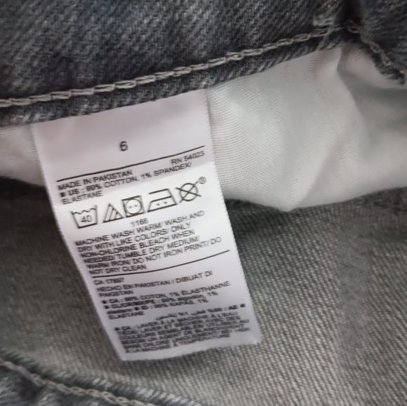 Old Navy High Rise O.G. Gray Jean Shorts Size 6 - Picture 5 of 5